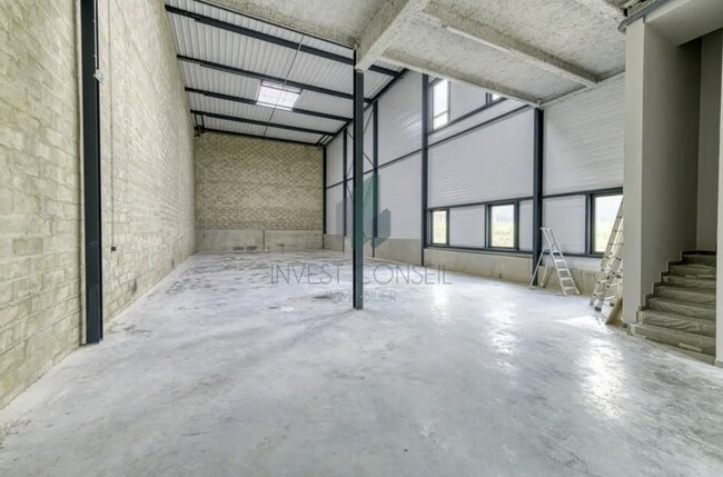 Plus de détails pour Local d'activités à louer