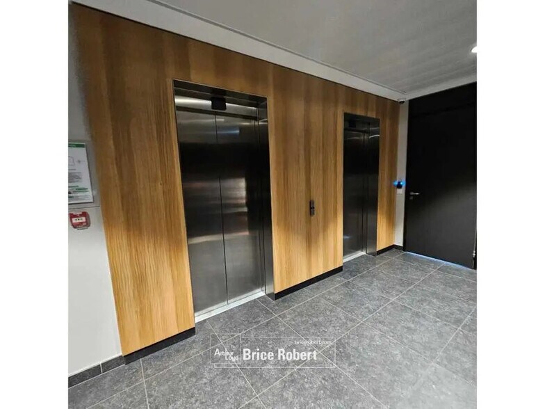 Bureau dans Villeurbanne à louer - Photo de l’immeuble – Image 2 sur 14