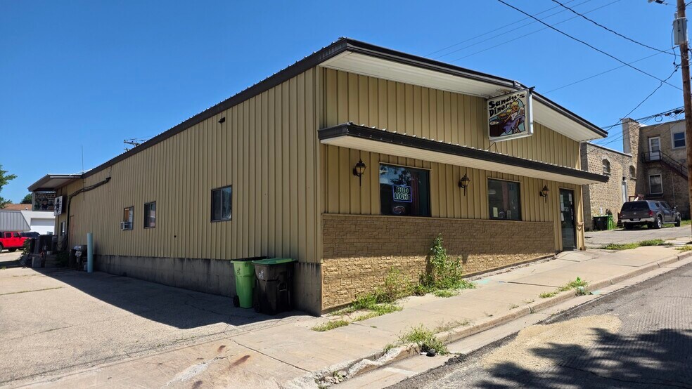 51 W Water St, Markesan, WI à vendre - Photo de l’immeuble – Image 2 sur 30