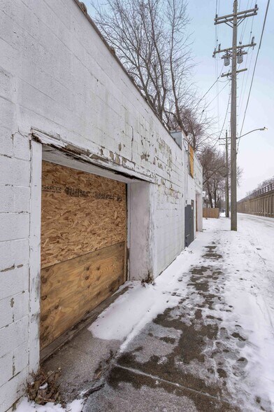 6315 13th Ave, Kenosha, WI à vendre - Photo de l’immeuble – Image 3 sur 18