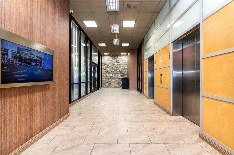 6350 Laurel Canyon Blvd, North Hollywood, CA à louer - Photo intérieure – Image 2 sur 10