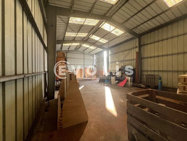 Plus de détails pour Local d’activités à vendre