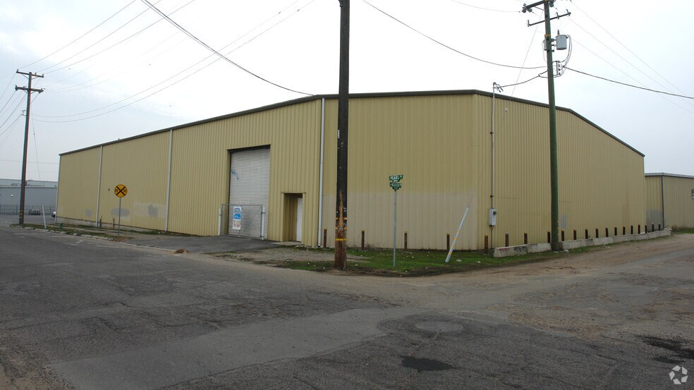 1626 S Pearl St, Fresno, CA à louer - Photo de l’immeuble – Image 2 sur 7