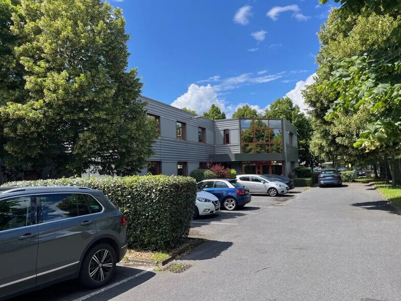 Local d'activités dans SAINT-OUEN-L'AUMONE à vendre - Photo de l’immeuble – Image 1 sur 15