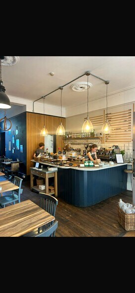38 The Pantiles, Tunbridge Wells à louer - Photo de l’immeuble – Image 3 sur 5