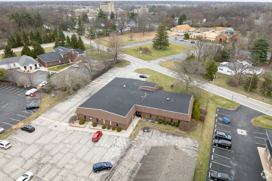 4913 Harroun Rd, Sylvania, OH à louer - Photo de l’immeuble – Image 2 sur 7