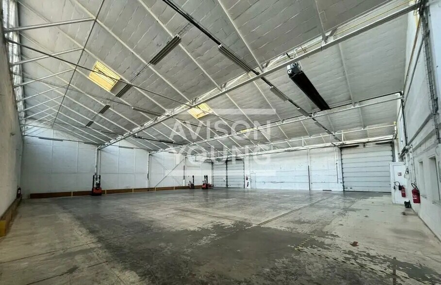 Local d’activités dans Massy à louer - Photo de l’immeuble – Image 3 sur 4