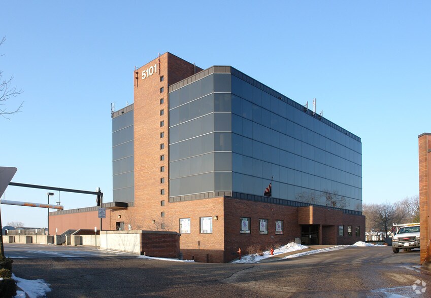 5101 Vernon Ave, Edina, MN à louer - Photo de l’immeuble – Image 1 sur 9