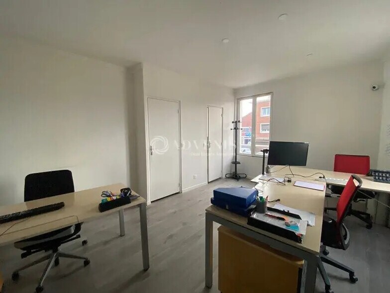 Bureau dans Argenteuil à louer - Photo de l’immeuble – Image 3 sur 9