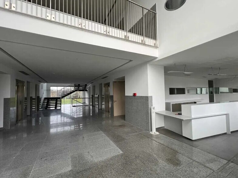 2 Rue René Caudron, Voisins-le-Bretonneux à louer - Photo de l’immeuble – Image 2 sur 12