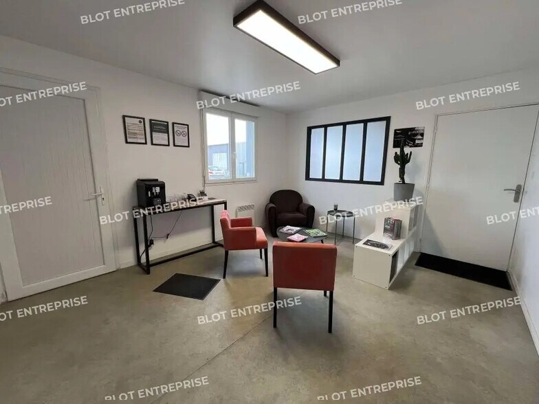 Bureau dans Laillé à louer - Photo intérieure – Image 2 sur 5
