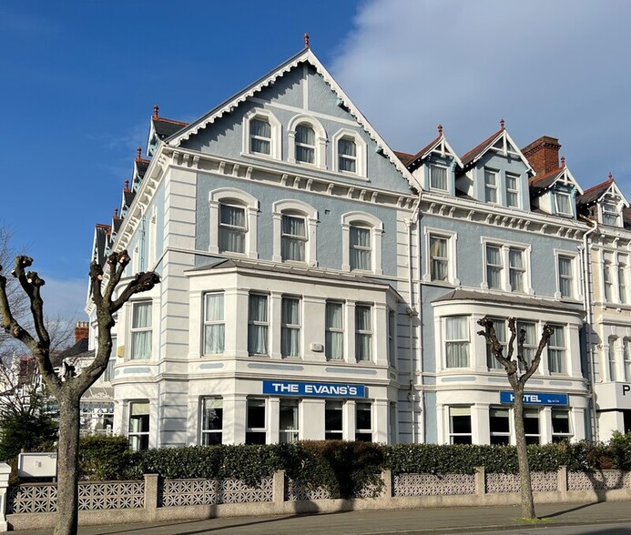 Charlton St, Llandudno à vendre - Photo de l’immeuble – Image 2 sur 3