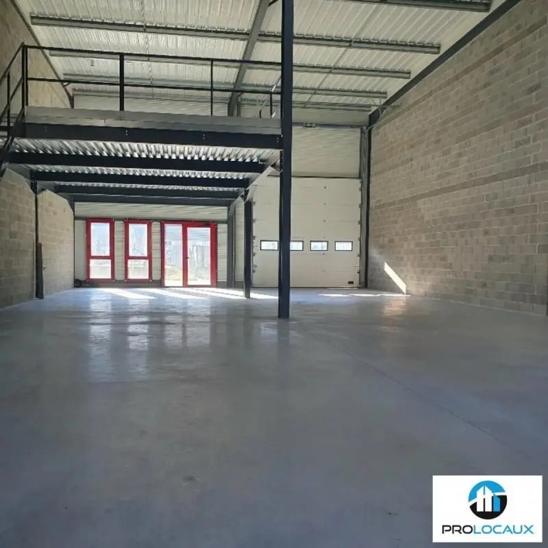 Local d’activités dans Voreppe à louer Photo principale– Image 1 sur 5