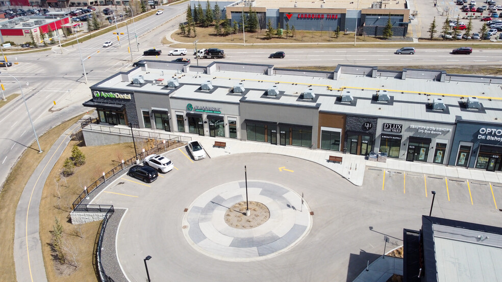 11877 Sarcee Trail NW, Calgary, AB à louer - Photo de l’immeuble – Image 3 sur 9
