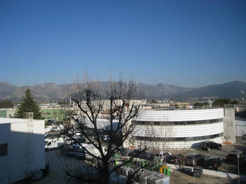 Bureau dans Aubagne à louer - Photo de l’immeuble – Image 3 sur 7