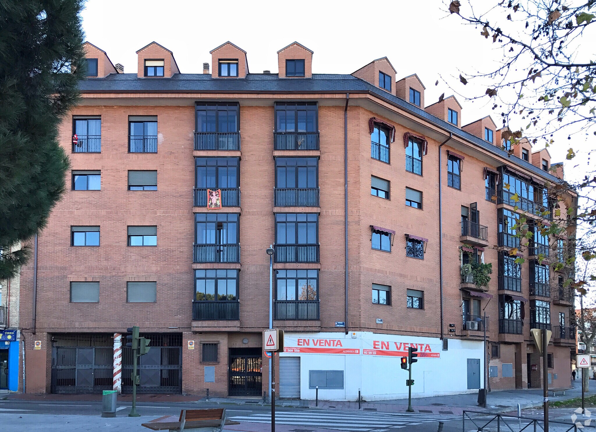 Immeuble residentiel dans Alcorcón, Madrid à vendre Photo principale– Image 1 sur 3