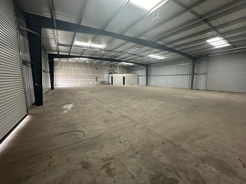 205 Quantico Ave, Bakersfield, CA à vendre - Photo de l’immeuble – Image 2 sur 3