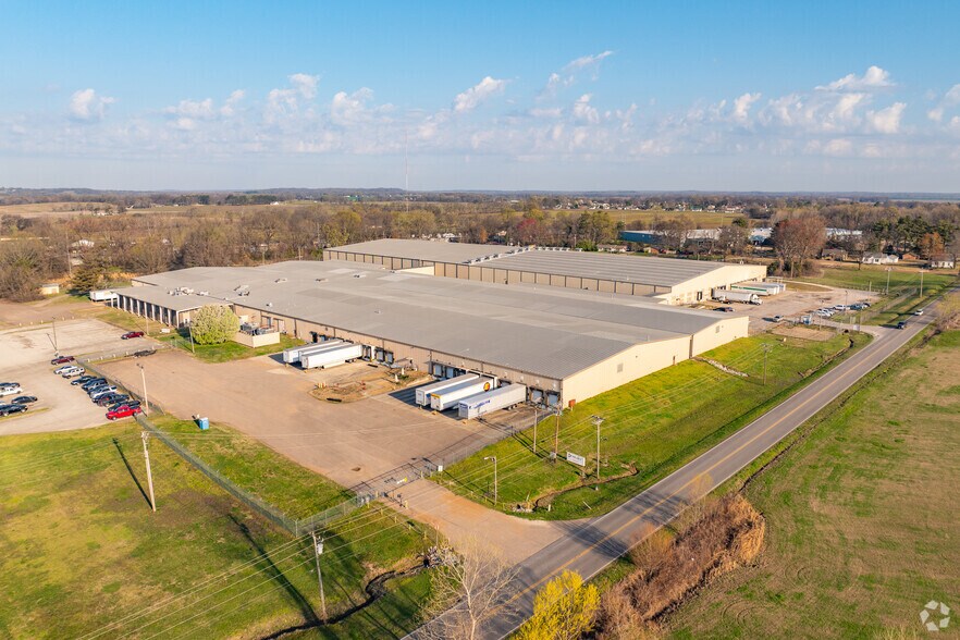 1111 Hope St, Covington, TN à louer - Photo de l’immeuble – Image 1 sur 13