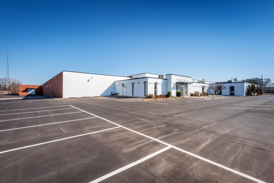 900 Pressley Rd, Charlotte, NC à louer - Photo principale – Image 1 sur 4