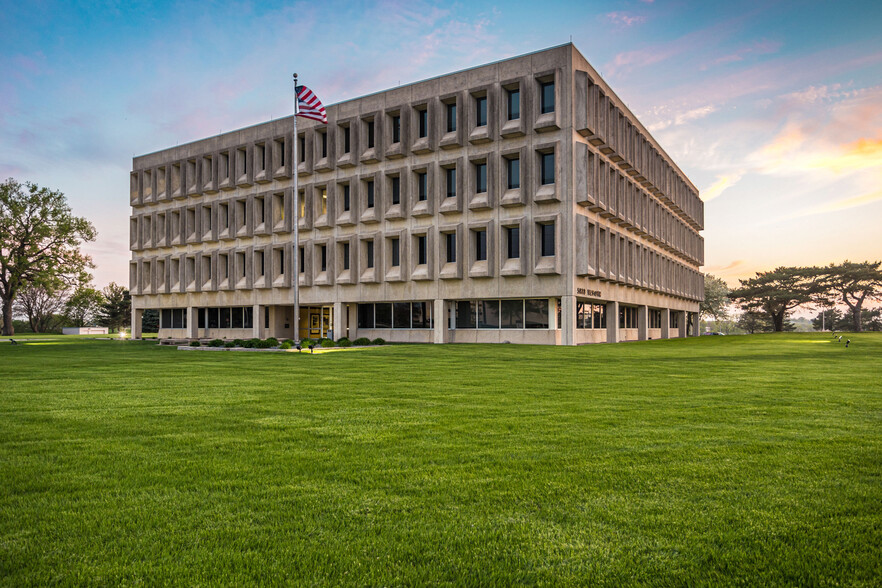 5000 Westown Pky, West Des Moines, IA à louer - Photo de l’immeuble – Image 3 sur 9