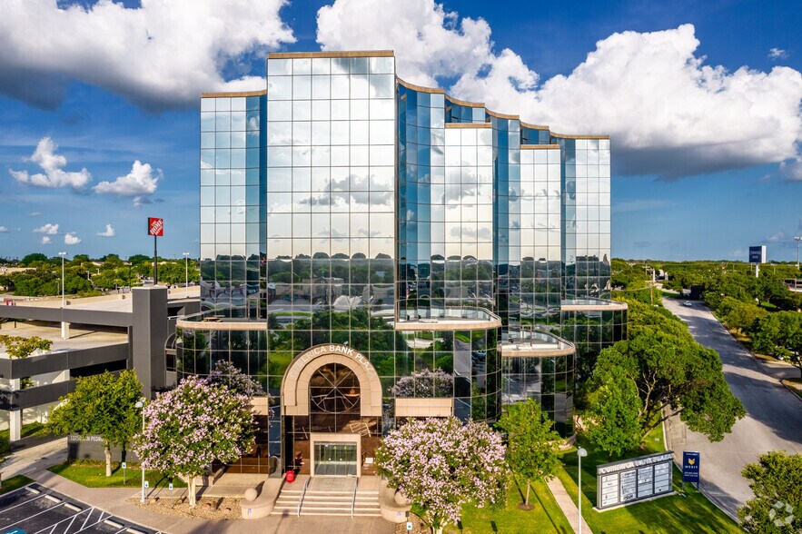 13750 San Pedro Ave, San Antonio, TX à louer - Photo de l’immeuble – Image 2 sur 7