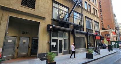 105-109 Nassau St, New York, NY à louer Photo de l’immeuble– Image 2 sur 3