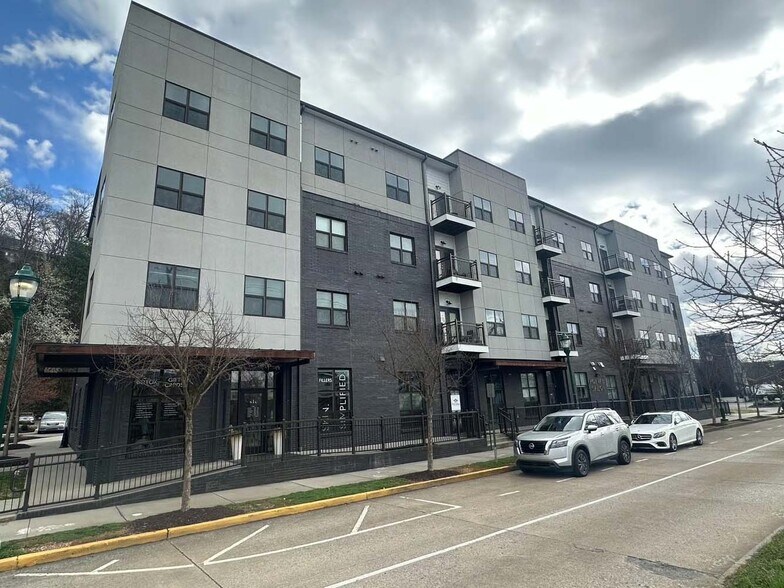 804 Riverfront Pky, Chattanooga, TN à louer - Photo de l’immeuble – Image 1 sur 4