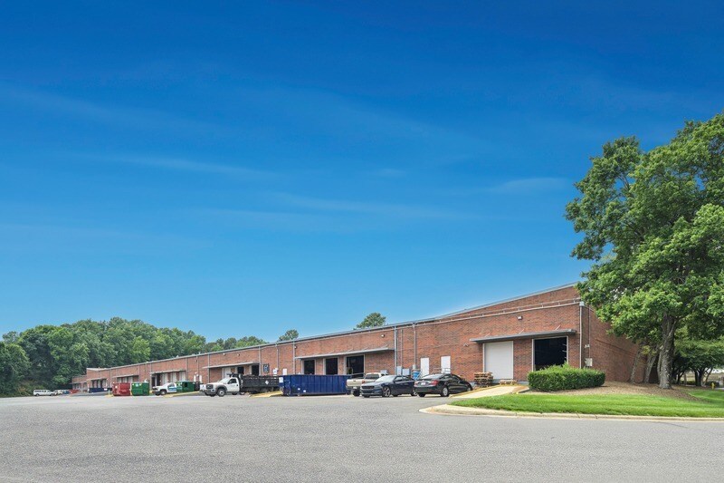 2233 Interstate North Dr, Charlotte, NC à louer - Photo de l’immeuble – Image 2 sur 8