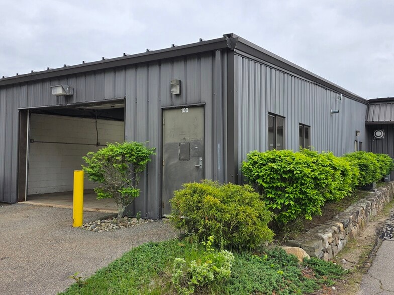 4 Wilder Dr, Plaistow, NH à louer - Photo de l’immeuble – Image 1 sur 24