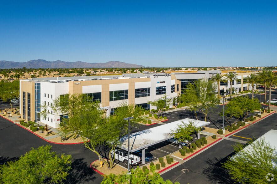 13985 W Grand Ave, Surprise, AZ à louer - Photo de l’immeuble – Image 2 sur 7