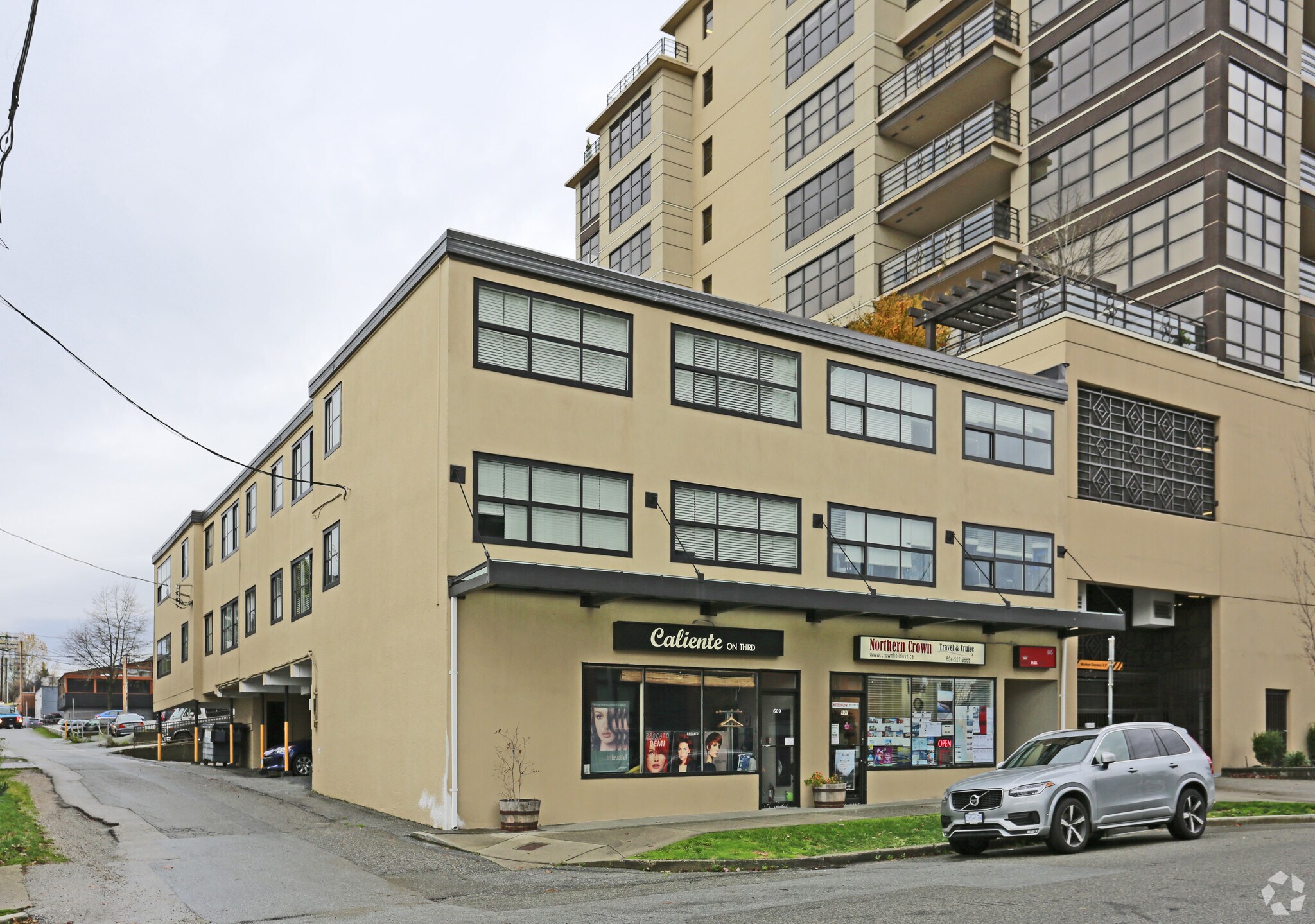 605 Third Av, New Westminster, BC à louer Photo de l’immeuble– Image 1 sur 5