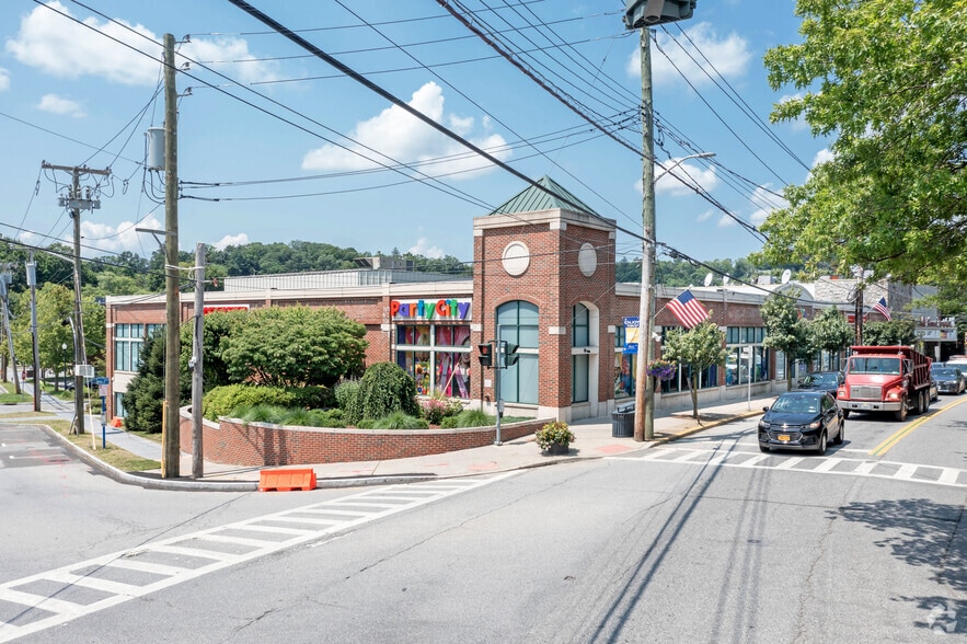 162 E Main St, Mount Kisco, NY à louer - Photo principale – Image 1 sur 6