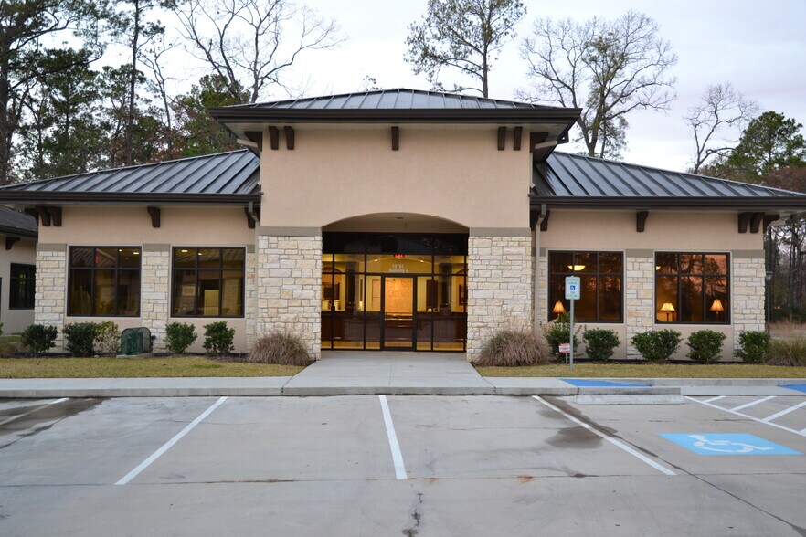 19701 Kingwood Dr, Kingwood, TX à vendre - Photo de l’immeuble – Image 2 sur 20