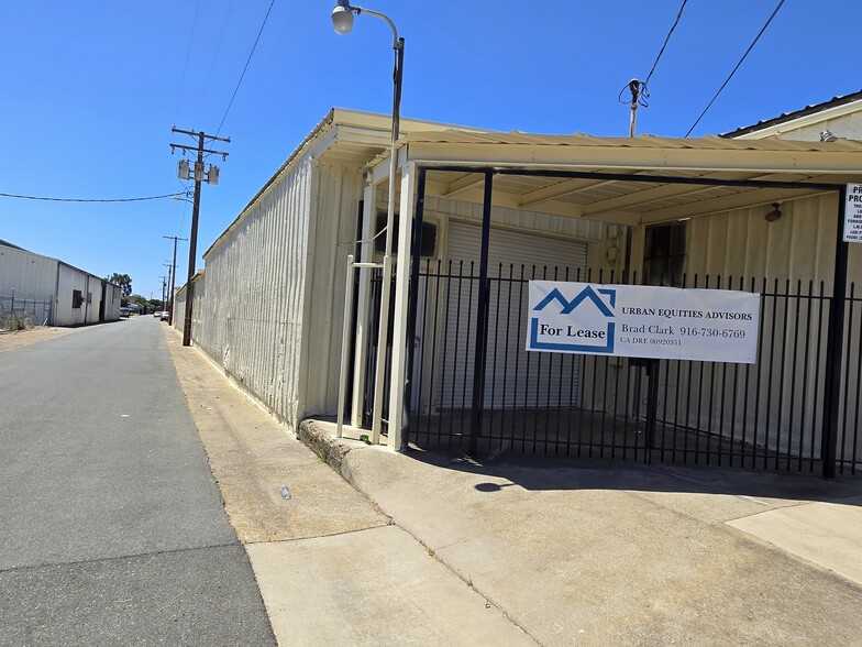 10 Daisy Ave, Lodi, CA à louer - Photo de l’immeuble – Image 3 sur 27
