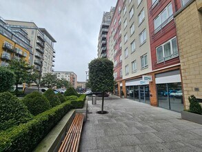 15a Boulevard Dr, Londres à louer Photo de l’immeuble– Image 1 sur 8
