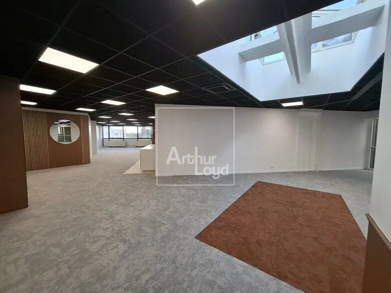 Bureau dans Torcy à louer - Photo de l’immeuble – Image 2 sur 11