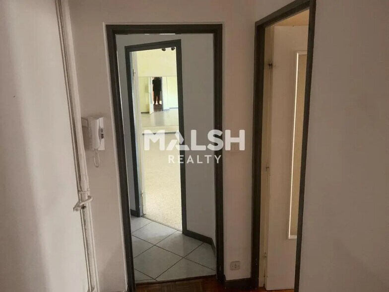 Bureau dans Rillieux-la-Pape à vendre - Photo de l’immeuble – Image 3 sur 19