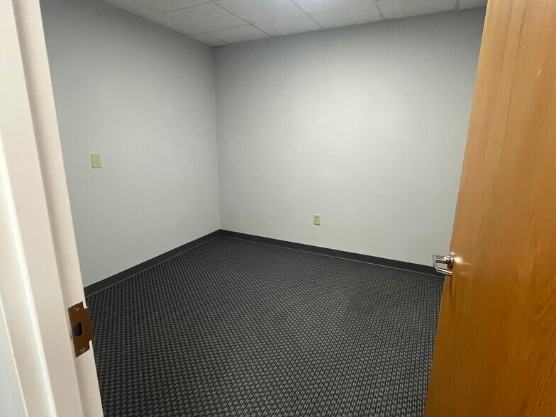 800 S Main St, Mansfield, MA à louer - Photo de l’immeuble – Image 2 sur 19