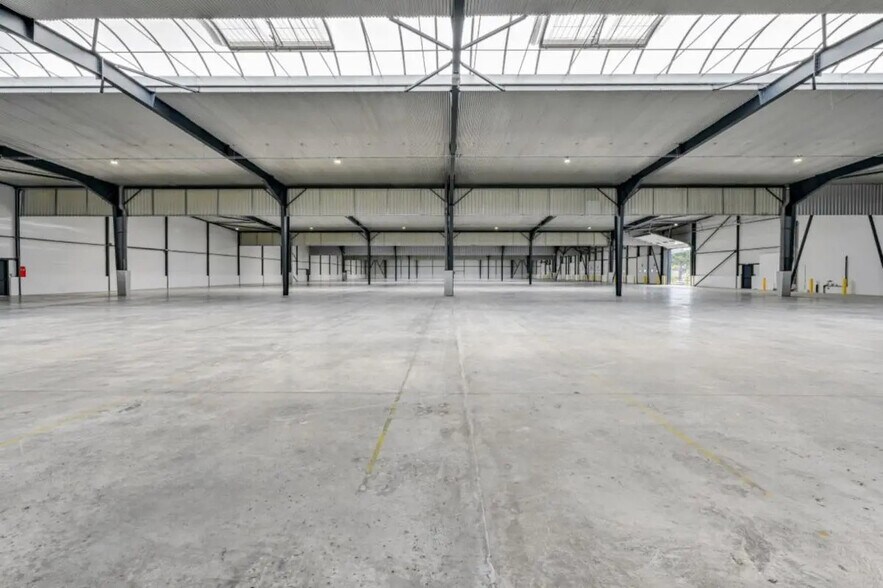 Industriel/Logistique dans Goussainville à louer - Photo intérieure – Image 1 sur 15