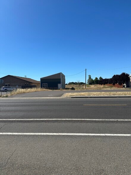 410 Main St, Aumsville, OR à vendre - Photo principale – Image 1 sur 9