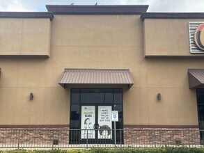 1915 S Zapata Hwy, Laredo, TX à louer Photo de l’immeuble– Image 2 sur 15