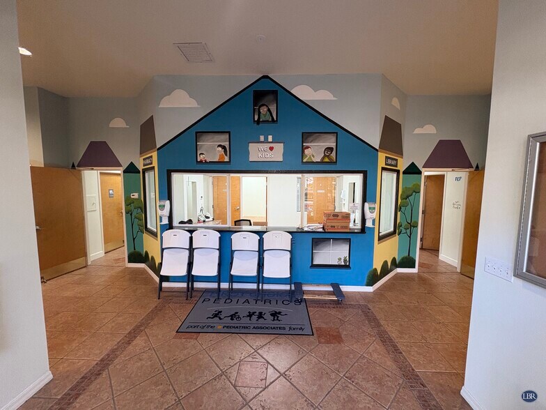 199 S Wickham Rd, West Melbourne, FL à louer - Photo de l’immeuble – Image 2 sur 6