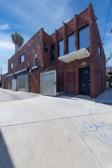 1509 Mateo St, Los Angeles, CA à vendre - Photo de l’immeuble – Image 3 sur 37