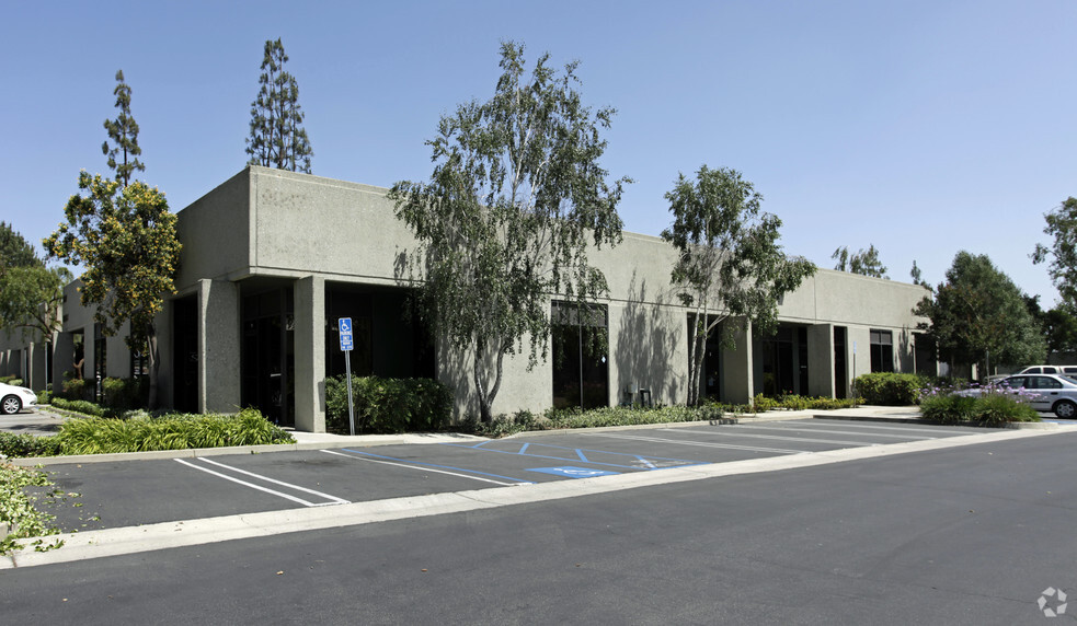 9567 Arrow Route, Rancho Cucamonga, CA à louer - Photo de l’immeuble – Image 1 sur 9