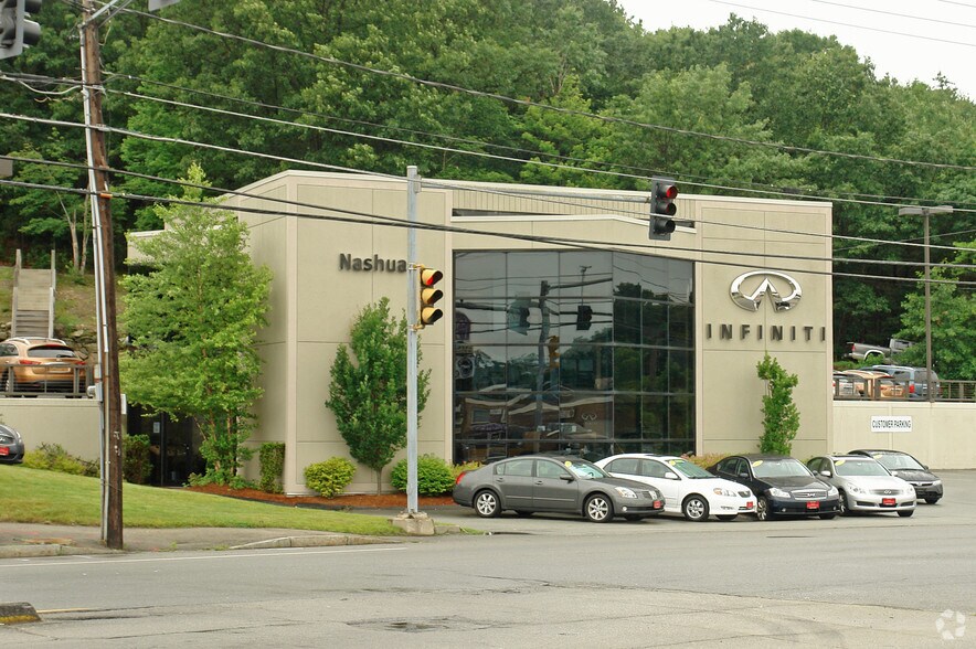 105 Daniel Webster Hwy, Nashua, NH à louer - Photo de l’immeuble – Image 2 sur 2