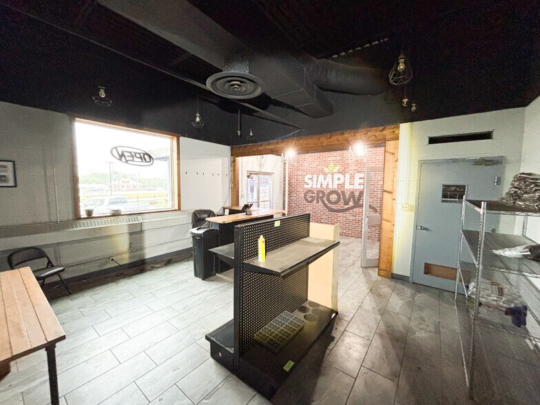 1475 S Sam Houston Blvd, Houston, MO à vendre - Photo de l’immeuble – Image 3 sur 23