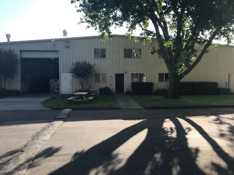 30-36 Mill St, Healdsburg, CA à louer - Photo de l’immeuble – Image 1 sur 15
