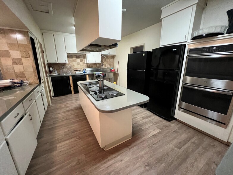 1919 S Collins St, Arlington, TX à vendre - Photo de l’immeuble – Image 3 sur 48