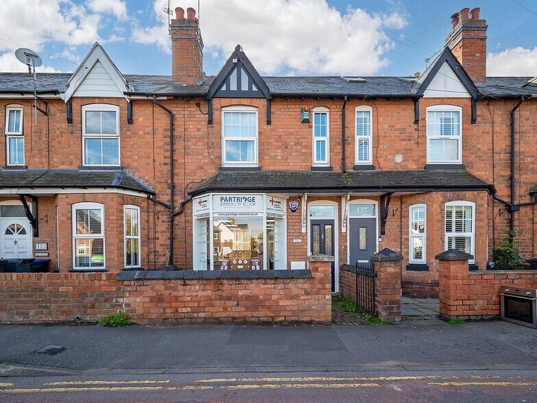 135 Heathcote Road, Leamington Spa à vendre - Photo de l’immeuble – Image 2 sur 39