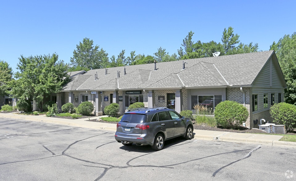 8925-8929 Aztec Dr, Eden Prairie, MN à louer - Photo principale – Image 1 sur 30